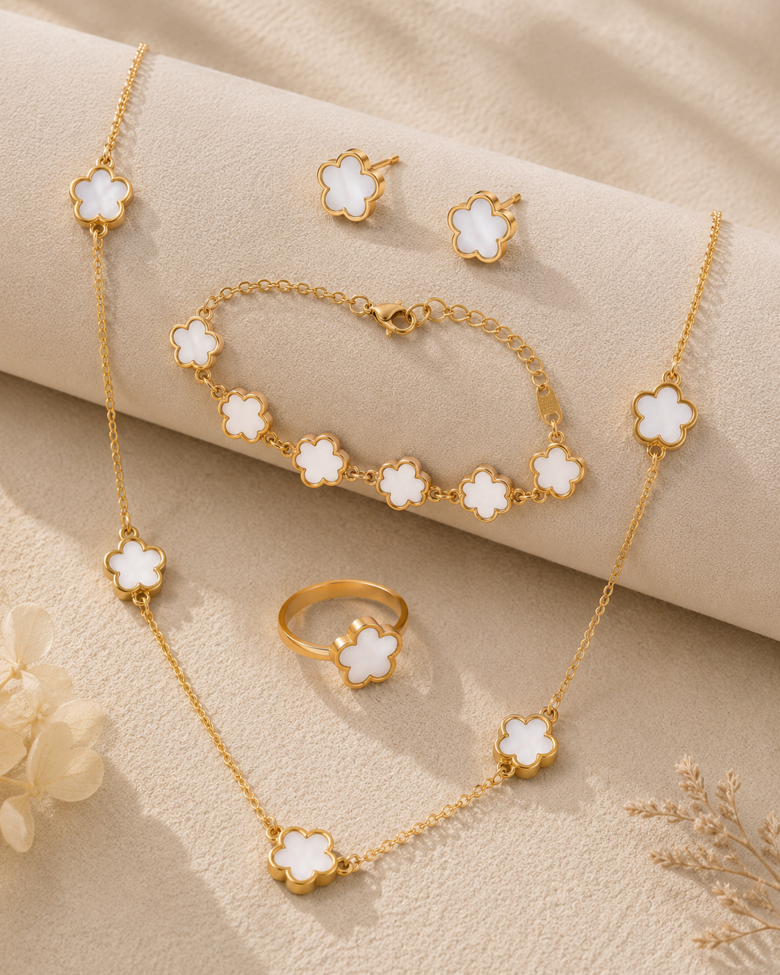 Black Clover Jewelry Set ✨