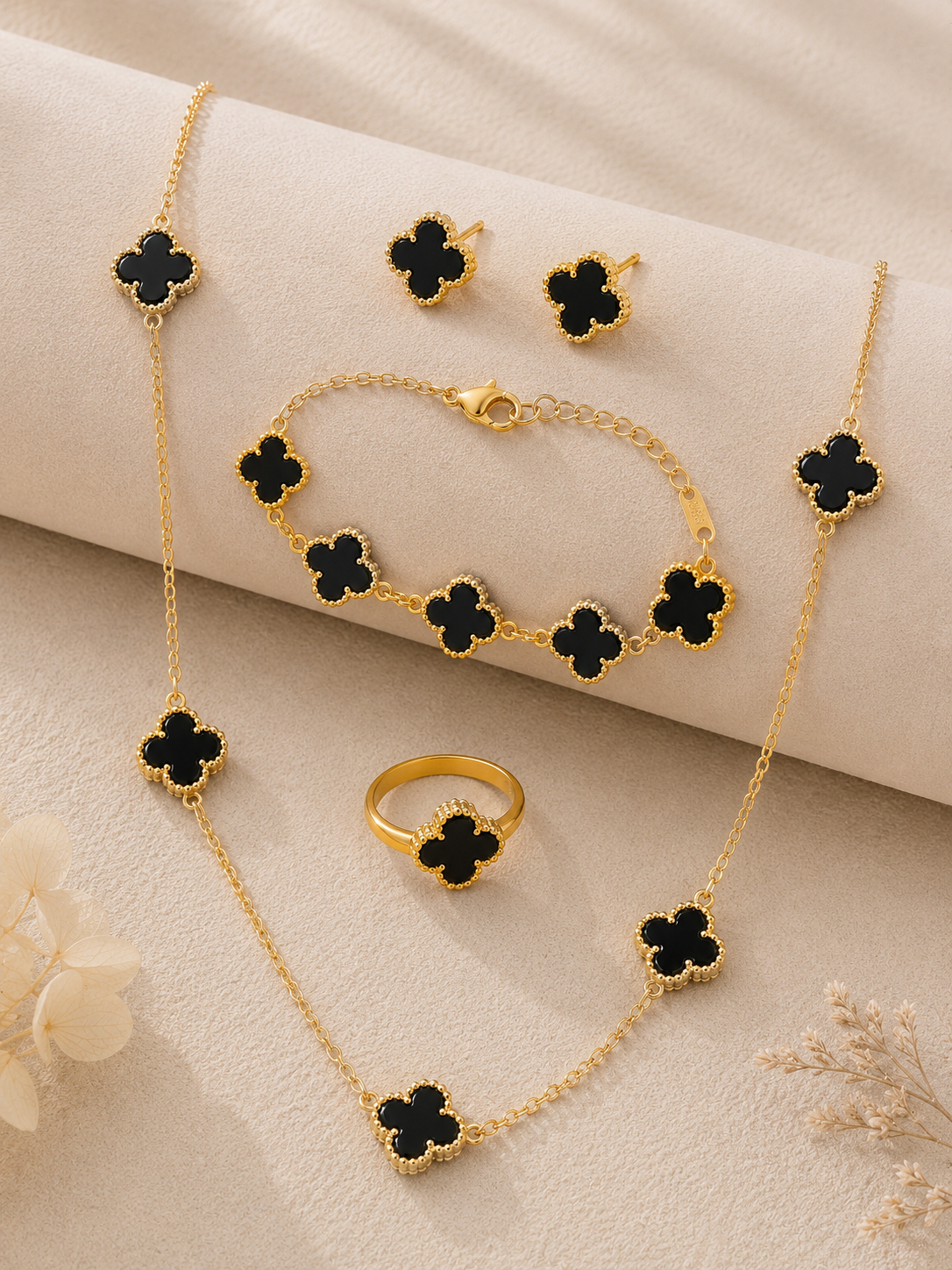 Black Clover Jewelry Set ✨